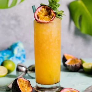 Passionfruit-Swizzle-Cocktail