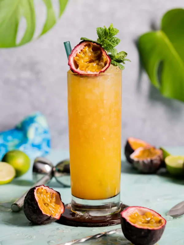 Passionfruit-Swizzle-Cocktail
